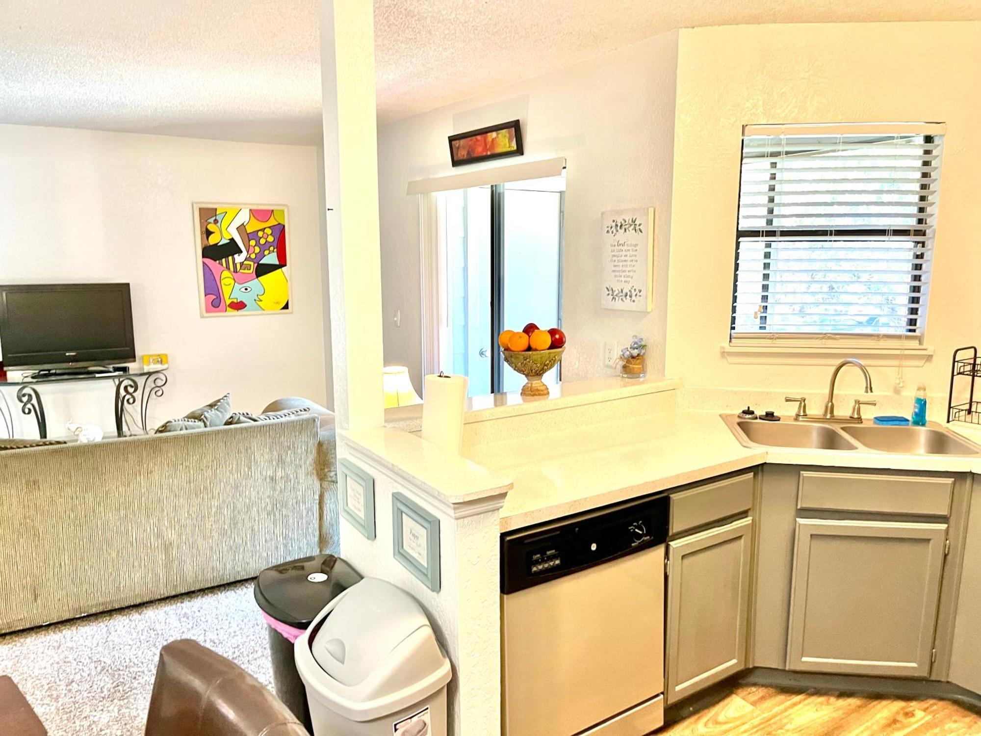 Daytona 2 Bed Apartment 10 Minutes To Beach With Balcony 포트 오렌지 외부 사진